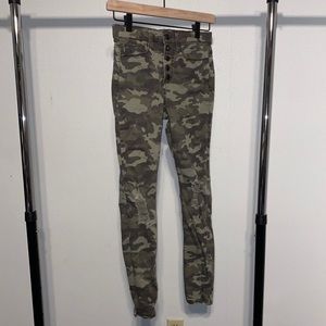 Camo Ripped High-Rise Jegging
